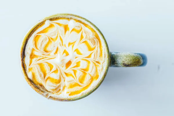 Taza de macchiato de caramelo de latte caliente — Foto de Stock