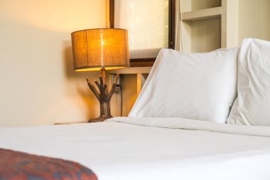 Yatakta rahat yastık