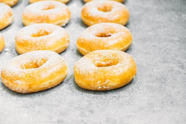 Sobremesa doce com muitos donuts — Fotografia de Stock