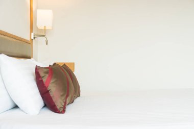 Yatakta rahat yastık