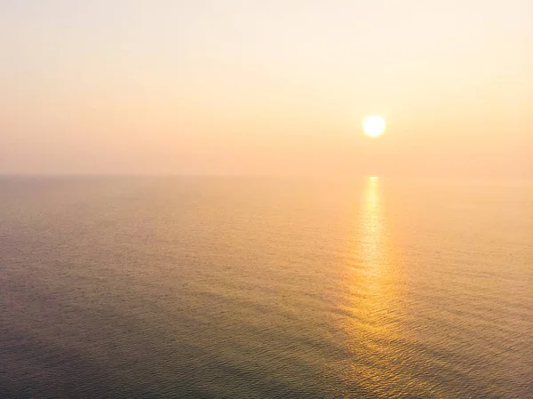 Vue aérienne lever de soleil avec mer — Photo