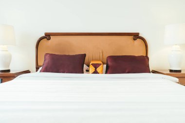 Yatakta rahat yastık