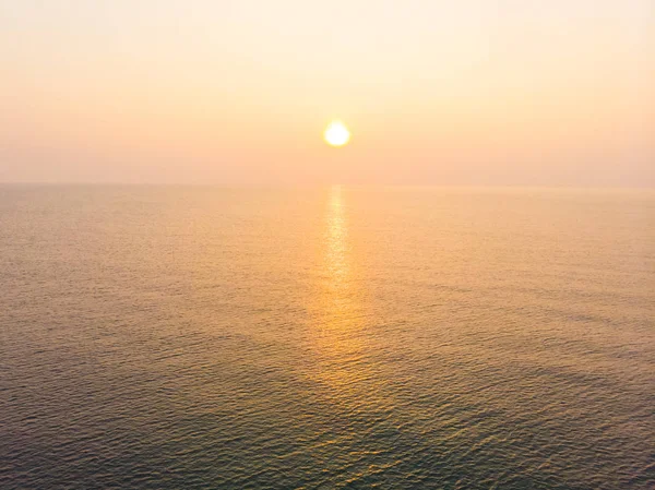 Vista aérea amanecer con mar — Foto de Stock