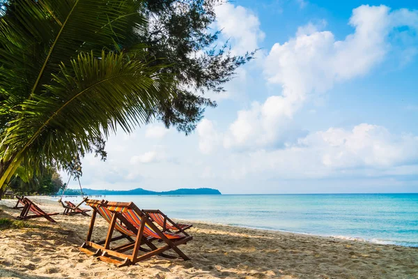 해변에 있는 의자 — 스톡 사진
