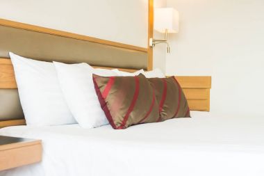 Yatakta rahat yastık