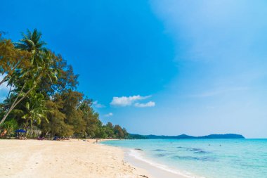 Güzel tropikal plaj ve deniz