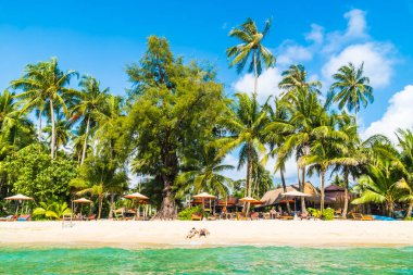 Güzel tropikal plaj ve deniz