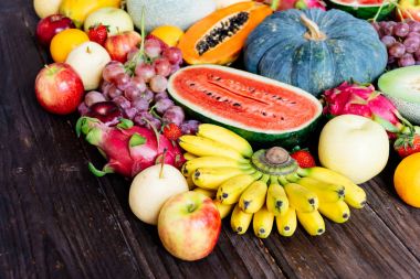 Çeşitli ve karışık meyve