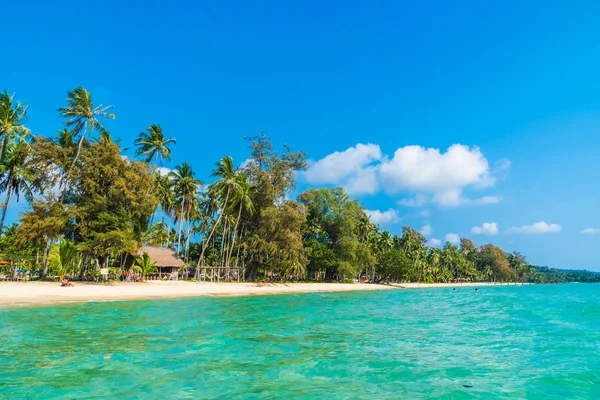 Vacker tropisk strand och hav — Stockfoto