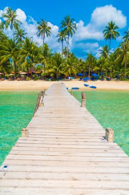 Güzel tropikal plaj ve deniz