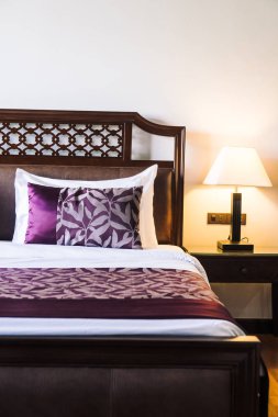 Yatakta rahat yastık