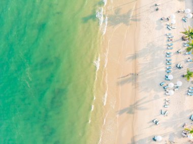 Plaj ve deniz havadan görünümü