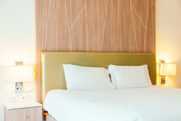 Witte Kussen Het Bed Decoratie Slaapkamer Interieur — Stockfoto