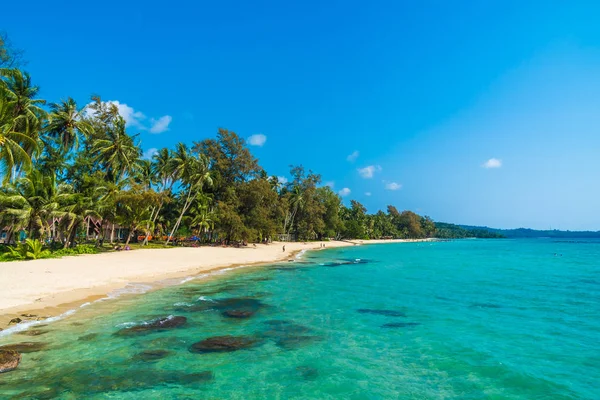 Beautiful Tropical Beach Sea Coconut Palm Tree Paradise Island Holiday — Stock Photo, Image