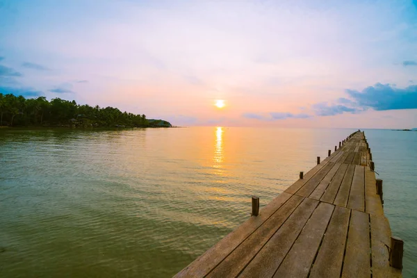 Puente Madera Muelle Playa Mar Isla Paradisíaca Atardecer Concepto Vacaciones — Foto de Stock