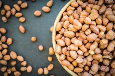 Tahta kasede yer fıstığı