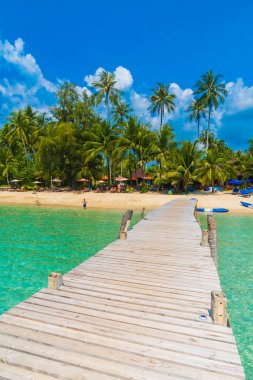 Güzel tropikal plaj ve deniz