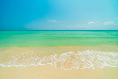 Güzel cennet tropikal plaj ve deniz