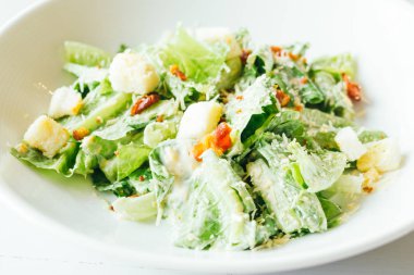 Izgara Sezar salatası