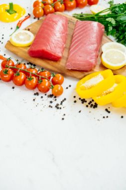 Ham ton balığı filetosu et