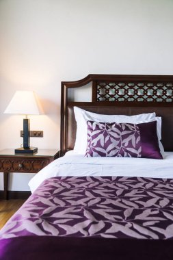 Yatakta rahat yastık