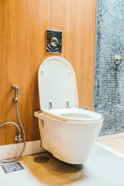 Weißer Toilettenschüsselsitz — Stockfoto