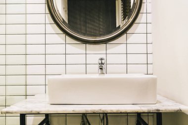 Musluk ve lavabo banyo dekorasyon