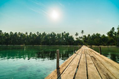 Ahşap köprü ya da plaj ve deniz iskelede