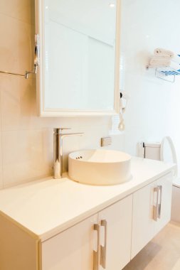 Musluk ve lavabo banyo dekorasyon