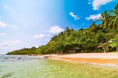 Deniz ve plaj manzara ile güzel cennet ada