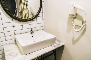 Musluk ve lavabo banyo dekorasyon