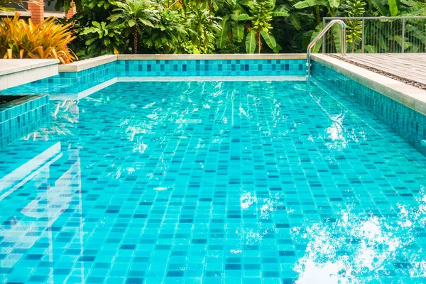 Outdoor swimming pool — Stock Photo, Image