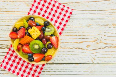 Karışık ve çeşitli meyve