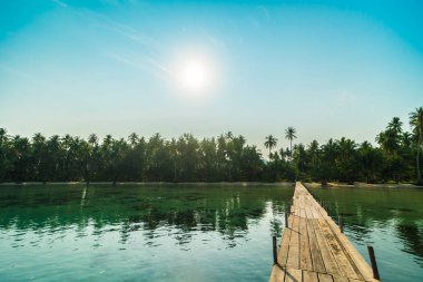Ahşap köprü ya da plaj ve deniz iskelede