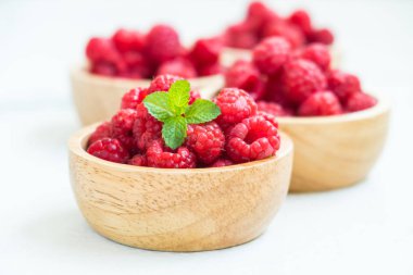 Kırmızı ahududu meyve