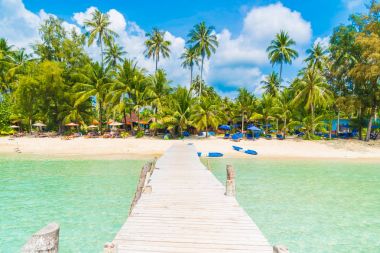 Güzel tropikal plaj ve deniz