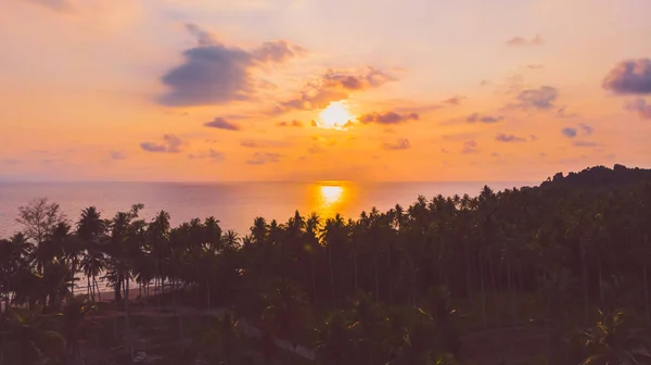 Vista aérea con mar y playa en la isla — Foto de Stock