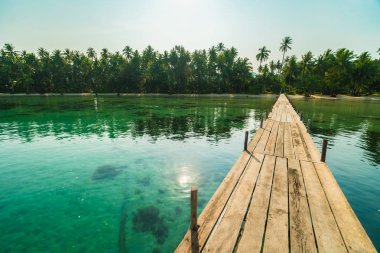 Ahşap köprü ya da plaj ve deniz iskelede