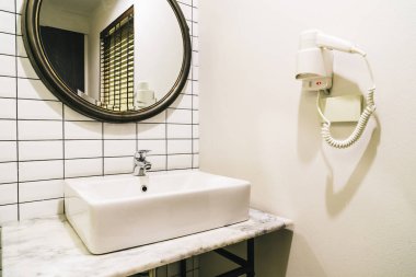 Musluk ve lavabo banyo dekorasyon