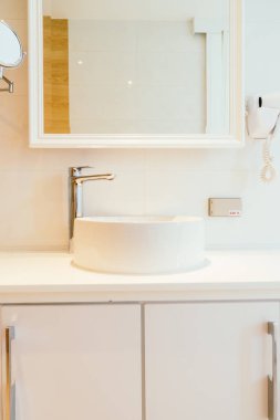 Musluk ve lavabo banyo dekorasyon
