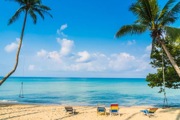 Bella spiaggia tropicale e mare — Foto Stock