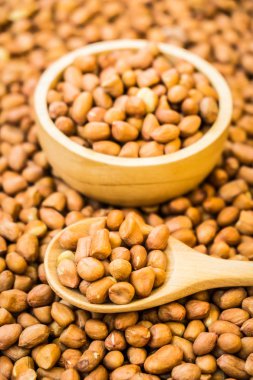 Tahta kasede yer fıstığı