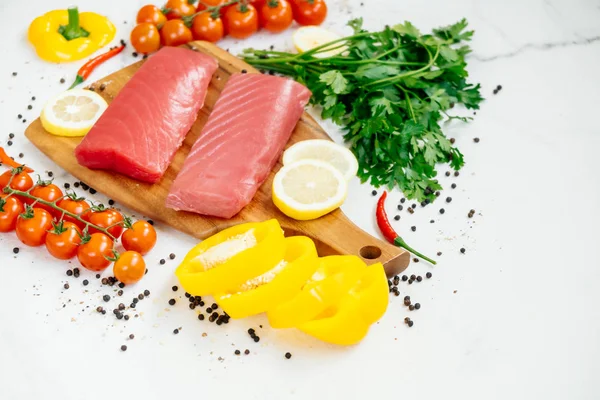 Rauwe tonijn filet vlees — Stockfoto