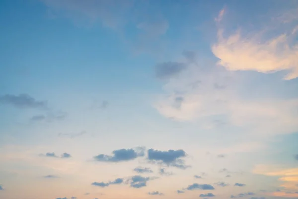 Chmury na niebie o zachód słońca — Zdjęcie stockowe