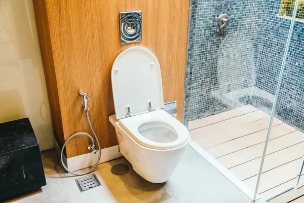 Weißer Toilettenschüsselsitz — Stockfoto