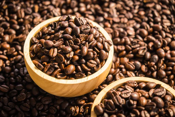 Brown coffee beans in wood bowl — Stock Photo, Image