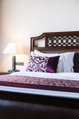 Yatakta rahat yastık