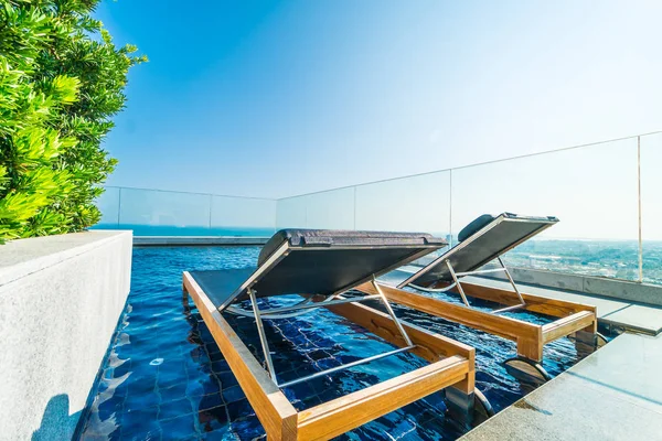 Chair and bed around swimming pool in hotel — Stock Photo, Image