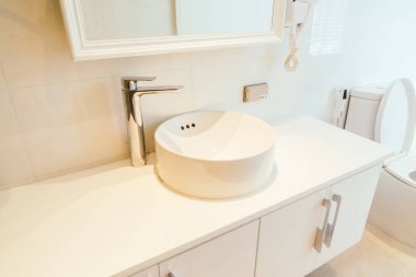 Musluk ve lavabo banyo dekorasyon