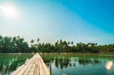 Ahşap köprü ya da plaj ve deniz iskelede